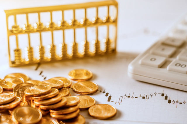 如何看待实体黄金与纸黄金的价值差异？这种差异如何在投资中体现？